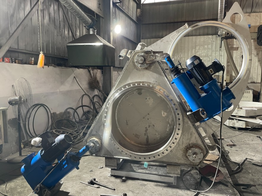 line blind valve assembly